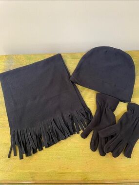 NWOT SCARF / HAT / GLOVES SET